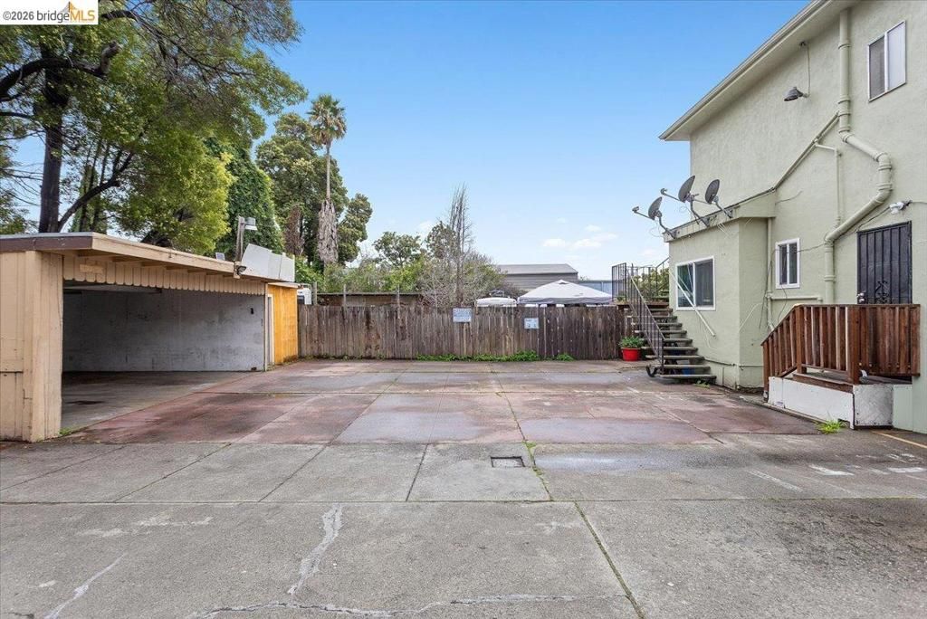 Image 7 of property listing at 1432 1432 45th Avenue, Oakland, CA 94601