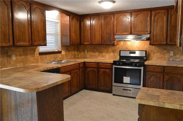 1054 Cumberland Mansion, Yukon, OK 73099