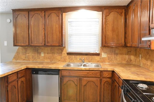 1054 Cumberland Mansion, Yukon, OK 73099