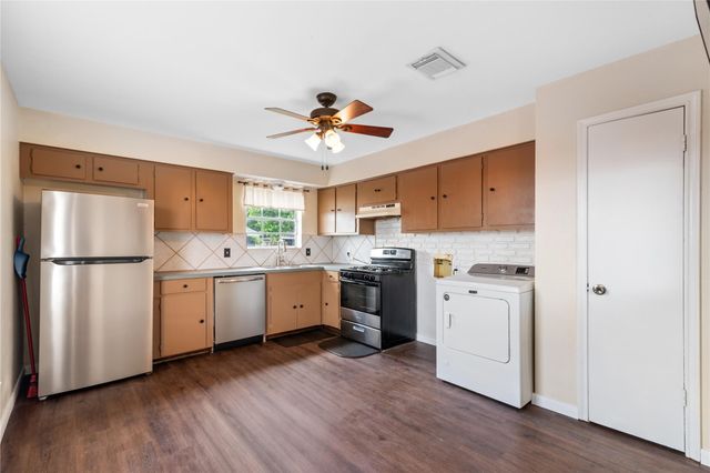 2102 Pearland Avenue, Pearland, TX 77581
