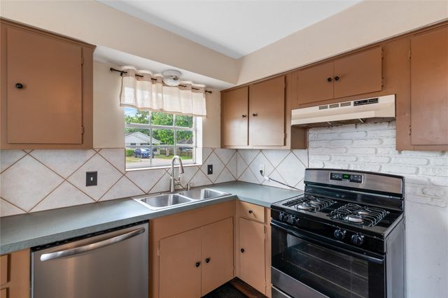 2102 Pearland Avenue, Pearland, TX 77581