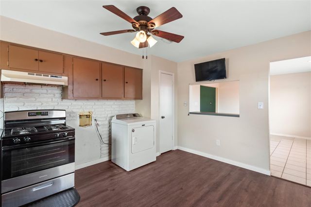 2102 Pearland Avenue, Pearland, TX 77581