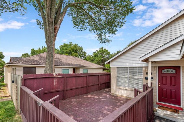 2102 Pearland Avenue, Pearland, TX 77581