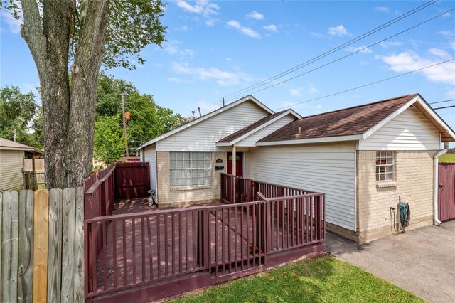 2102 Pearland Avenue, Pearland, TX 77581