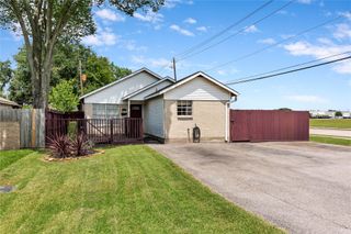 2102 Pearland Avenue, Pearland, TX 77581