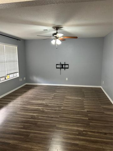 2336 N Pearland Avenue C, Pearland, TX 77581