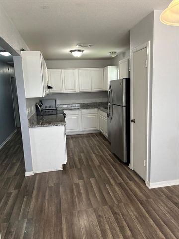 2336 N Pearland Avenue C, Pearland, TX 77581