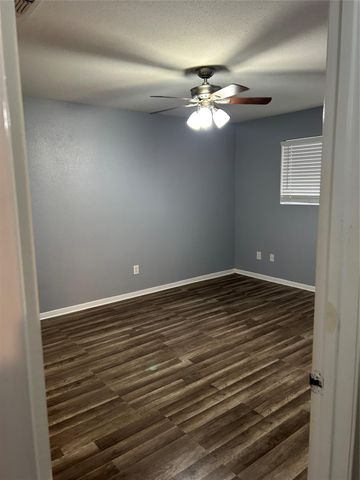 2336 N Pearland Avenue C, Pearland, TX 77581