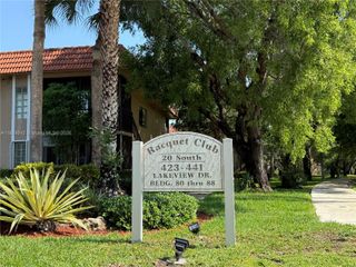 435 Lakeview Dr 201, Weston, FL 33326