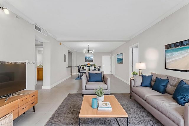 401 69th St 713, Miami Beach, FL 33141