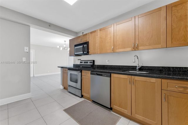 401 69th St 713, Miami Beach, FL 33141