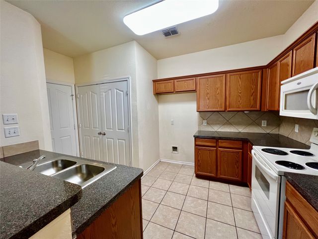 848 Mirabell Court 850, Arlington, TX 76015