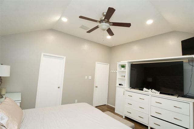 2710 Sockeye Drive, Houston, TX 77045