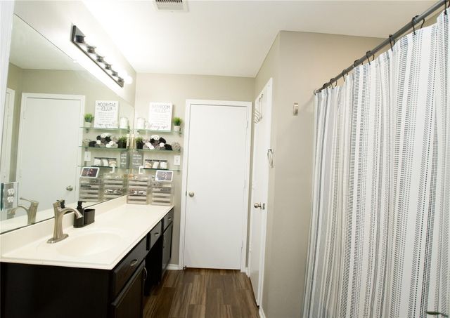 2710 Sockeye Drive, Houston, TX 77045