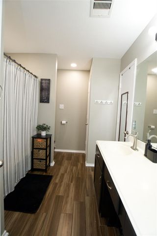 2710 Sockeye Drive, Houston, TX 77045