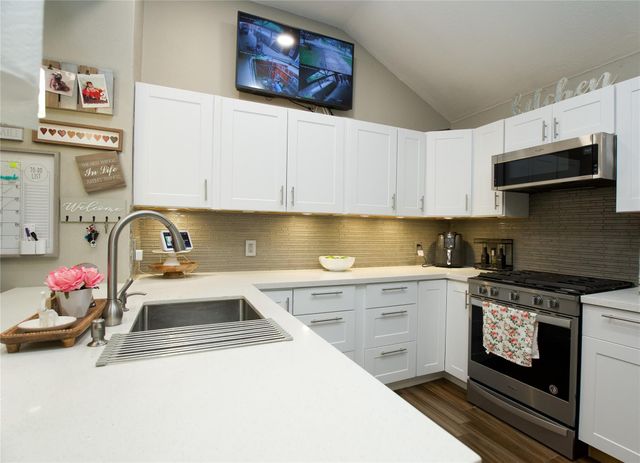 2710 Sockeye Drive, Houston, TX 77045