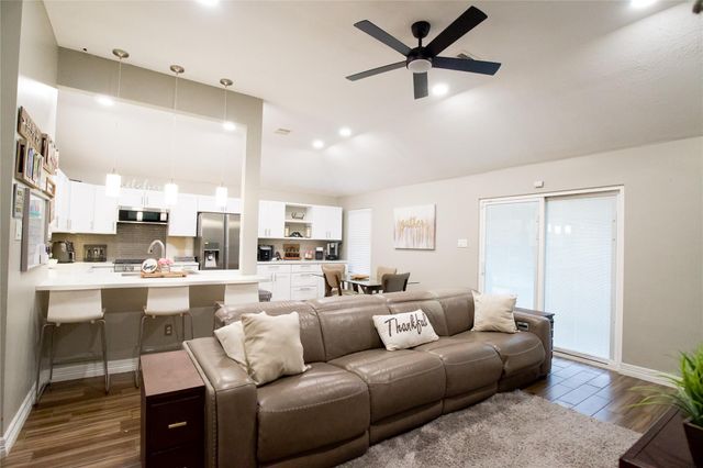 2710 Sockeye Drive, Houston, TX 77045