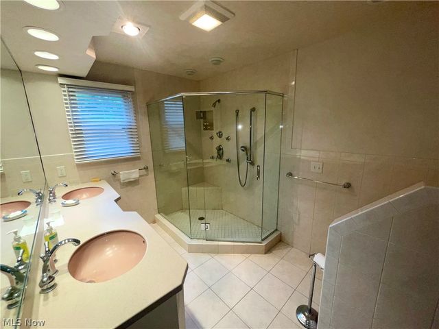 4874 Logan Way, Hubbard, OH 44425