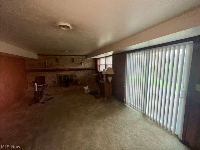 4874 Logan Way, Hubbard, OH 44425