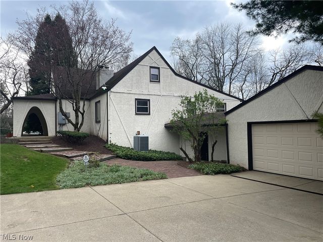 4874 Logan Way, Hubbard, OH 44425