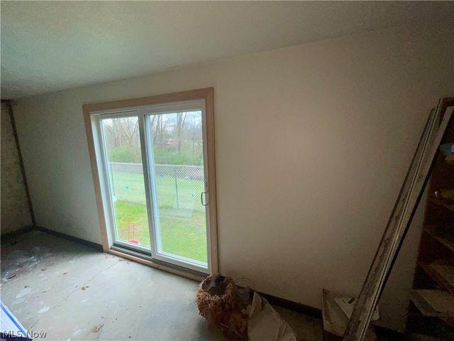 4874 Logan Way, Hubbard, OH 44425