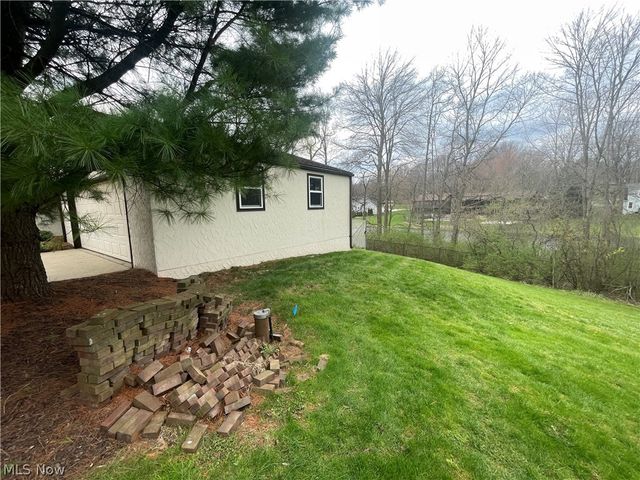 4874 Logan Way, Hubbard, OH 44425