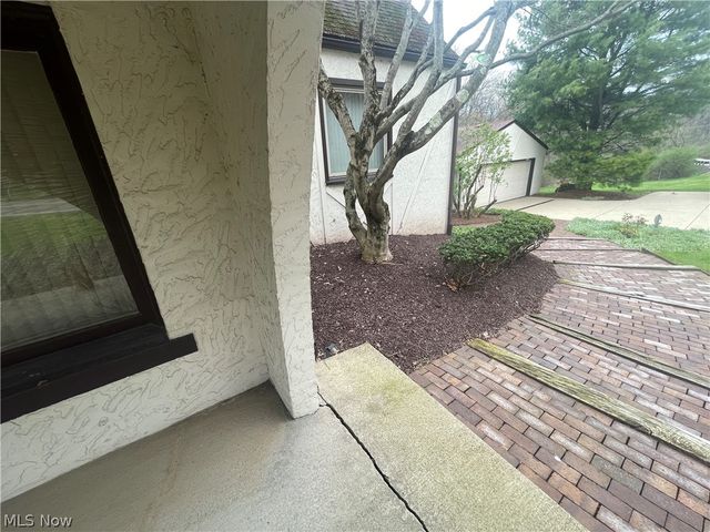 4874 Logan Way, Hubbard, OH 44425