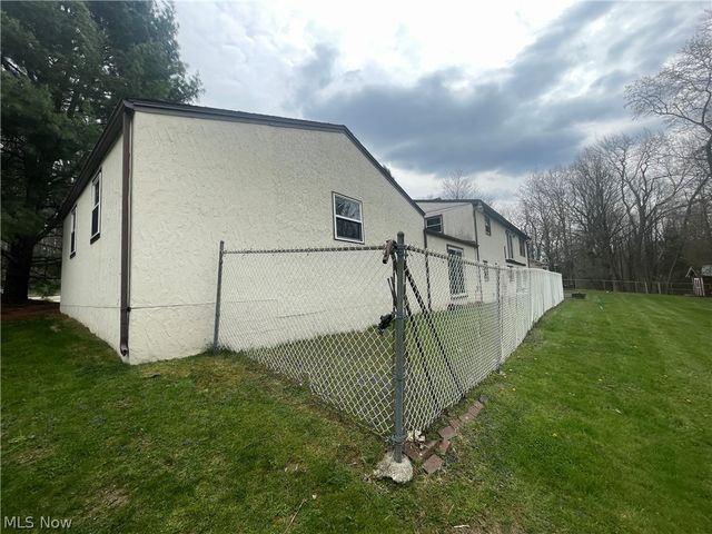 4874 Logan Way, Hubbard, OH 44425