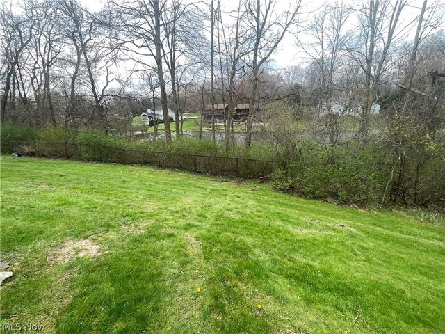 4874 Logan Way, Hubbard, OH 44425