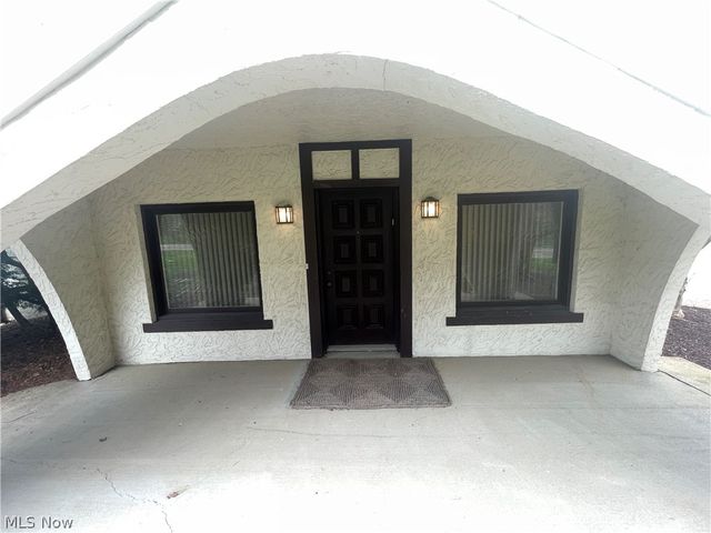 4874 Logan Way, Hubbard, OH 44425