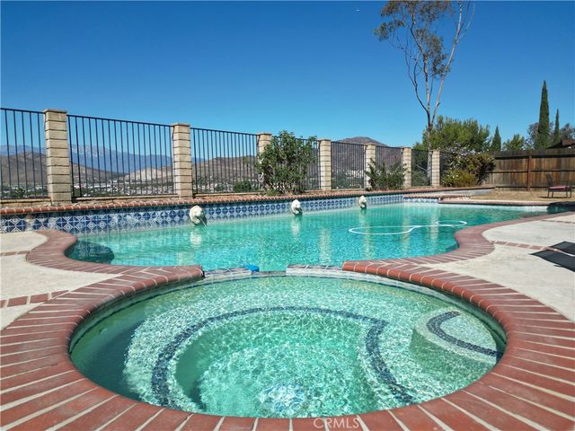 7701 Longs Peak Drive, Jurupa Valley, CA 92509