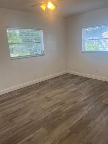 560 SW 14th St, Deerfield Beach, FL 33441