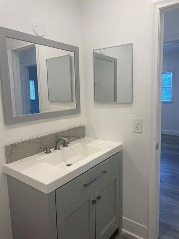 560 SW 14th St, Deerfield Beach, FL 33441