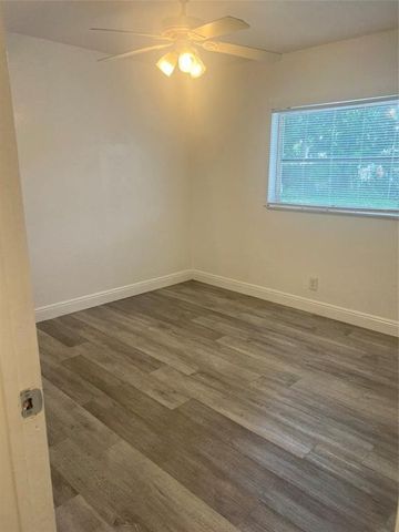 560 SW 14th St, Deerfield Beach, FL 33441