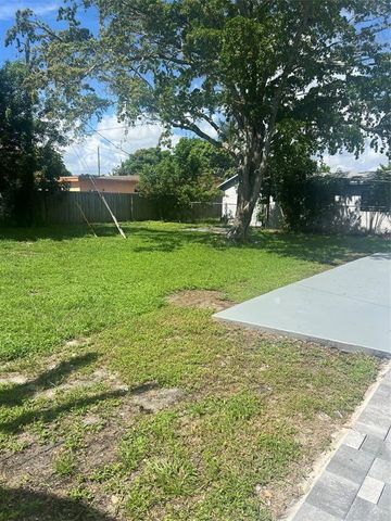 560 SW 14th St, Deerfield Beach, FL 33441