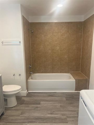 560 SW 14th St, Deerfield Beach, FL 33441