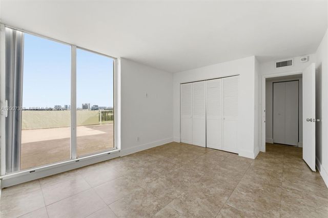 2000 NE 135th Street PH, North Miami, FL 33181
