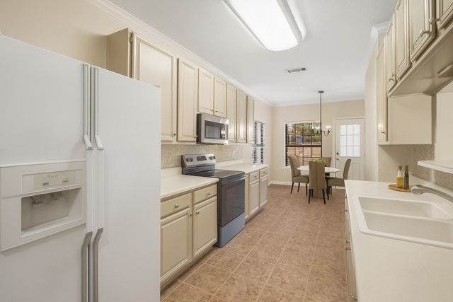 2116 S Winding Creek Drive, Grapevine, TX 76051