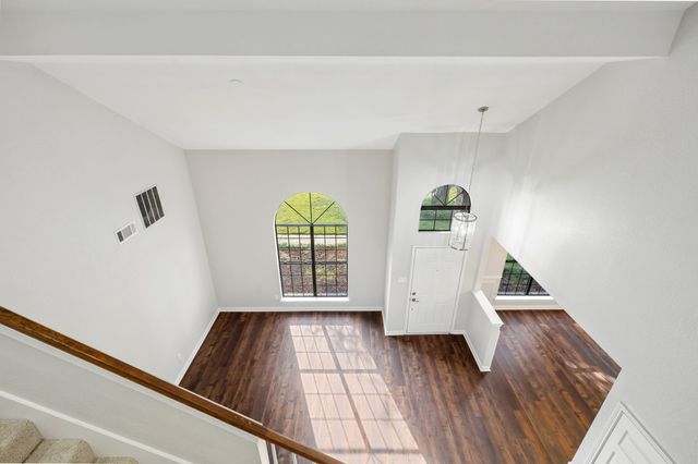 2116 S Winding Creek Drive, Grapevine, TX 76051