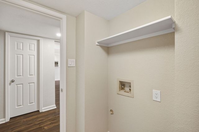 2116 S Winding Creek Drive, Grapevine, TX 76051