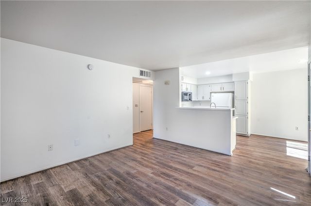 5710 East Tropicana Avenue 1017, Las Vegas, NV 89122