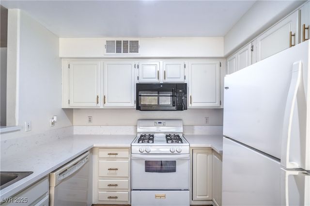 5710 East Tropicana Avenue 1017, Las Vegas, NV 89122