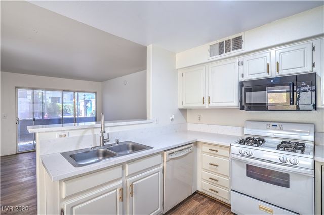 5710 East Tropicana Avenue 1017, Las Vegas, NV 89122