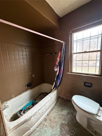 12705 Flanders Street, Detroit, MI 48205