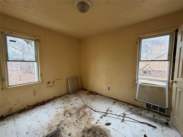 12705 Flanders Street, Detroit, MI 48205