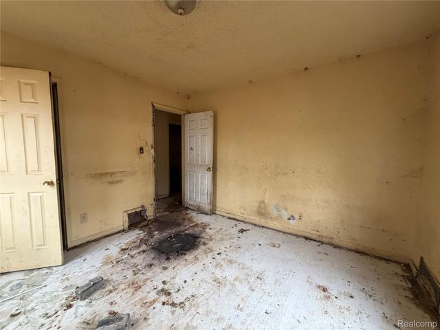 12705 Flanders Street, Detroit, MI 48205