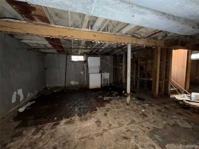 12705 Flanders Street, Detroit, MI 48205