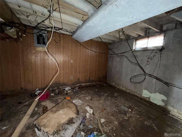 12705 Flanders Street, Detroit, MI 48205