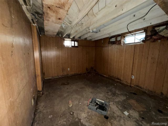 12705 Flanders Street, Detroit, MI 48205