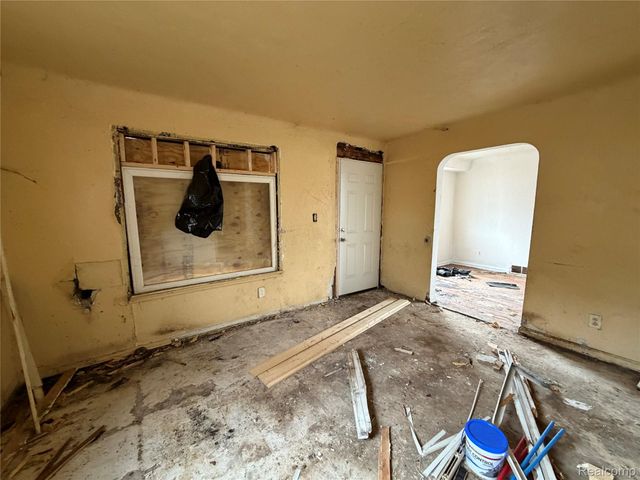 12705 Flanders Street, Detroit, MI 48205